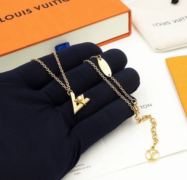 Free shippingLouis Vuitton replica pendantif LV Volt One PM necklace 3 colors Q93805