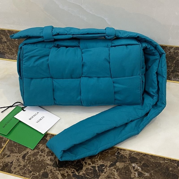 21 Autumn/Winter New Bottega Veneta Padded Tech Cassette Replica Blue BOG69348