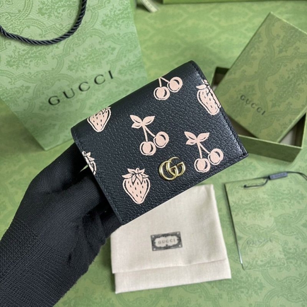 ☆Super popular☆ [Gucci] GG Marmont Berry card case wallet guy98768