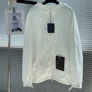 Hard to findLouis Vuitton White Windbreaker Parody 1AF612