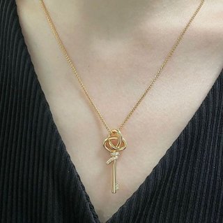 Perfect as a gift: Tiffany medium key pendant replica, gorgeous Tiy95508