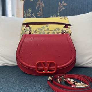 Stylish Valentino Replica V Logo Leather Shoulder Bag Vuc53507