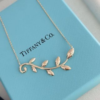 Great price! Tiffany Olive Leaf Vine Pendant 18K Tin79996