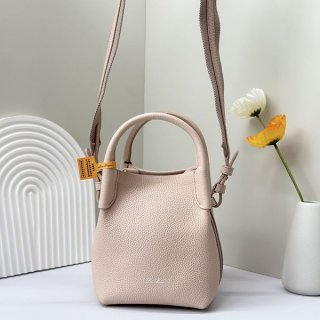 Stylish? Loro Piana Micro Vail Replica Leather Handbag roy97709