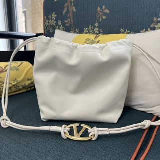 Hard to find Valentino V logo pouf bucket bag replica Vuq96724