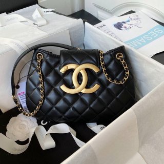 Chanel CC logo hobo bag replica, the CC stands out and catches your eye AS4603