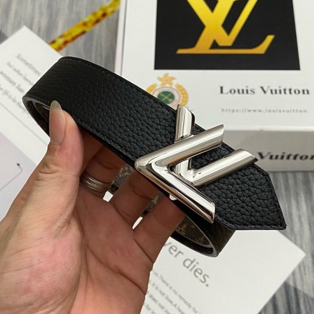 Not available in JapanLouis Vuitton Santur Twist Replica 30MM Reversible Belt vud28010