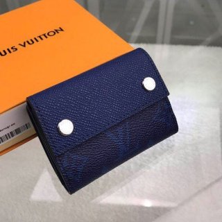Battle for Louis Vuitton Compact Discovery Wallet Replica vuh47481