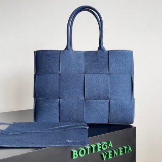 A nice copy of Bottega Veneta Medium Arco Tote Bag boy84243