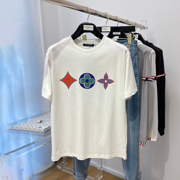 For spring and summer!Louis Vuitton T-shirt copy, shorts, denim sneakers! Short sleeve 1A7WIE