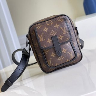 [Very Popular] Louis Vuitton Shoulder Bag Replica Christopher Wearable Wallet M69404