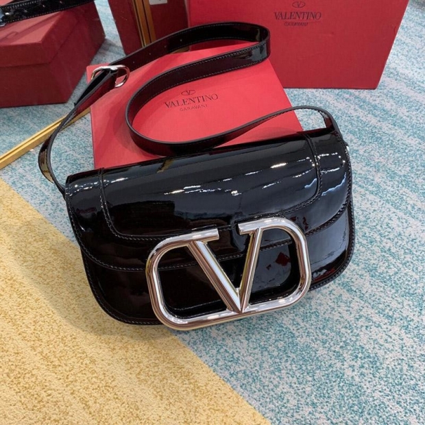 Valentino Shoulder Bag VEE Leather Crossbody Bag Vup62946