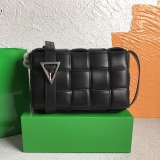 Very popular! Bottega Veneta Padded Cassette Replica Shoulder Bag Black boo17144