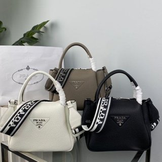 Popular all over the world? Prada small leather handbag replica pum78725