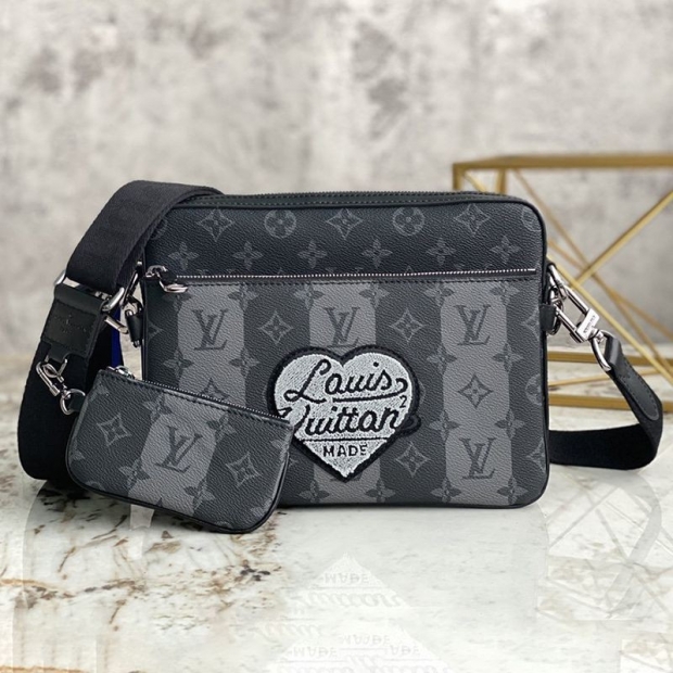 Popular No1 NIGO collaboration? Louis Vuitton shoulder bag copy Trio Messenger vuo55424