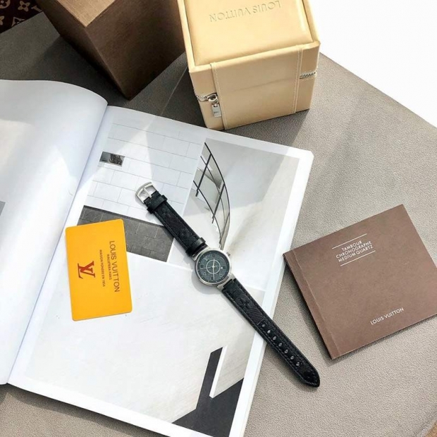 Very popular!! New color Louis Vuitton watch replica Tambour Street Diver 36mm vuf03213
