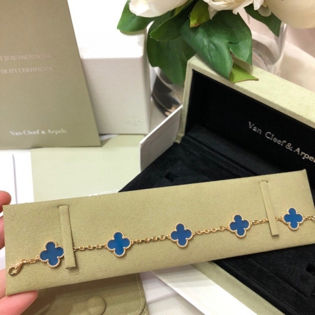 Want it? Ultra-limited? Van Cleef & Arpels Vintage Replica Alhambra Bracelet 5 vaz26463