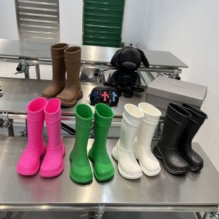 A hotly-discussed collaboration! Balenciaga x Crocs fake rain boots bah90834