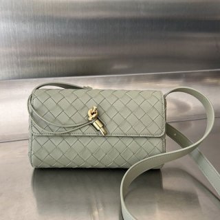 Stylish? Bottega Veneta Replica Mini Andiamo Crossbody Bag bog43991