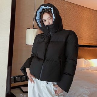 Many celebrities love this fake Prada Re-Nylon logo short down jacket pup40071