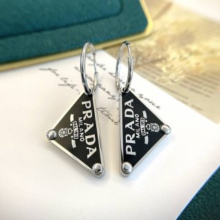 ☆Very popular☆Perfect gift? Prada symbol earrings, beautiful pue26589