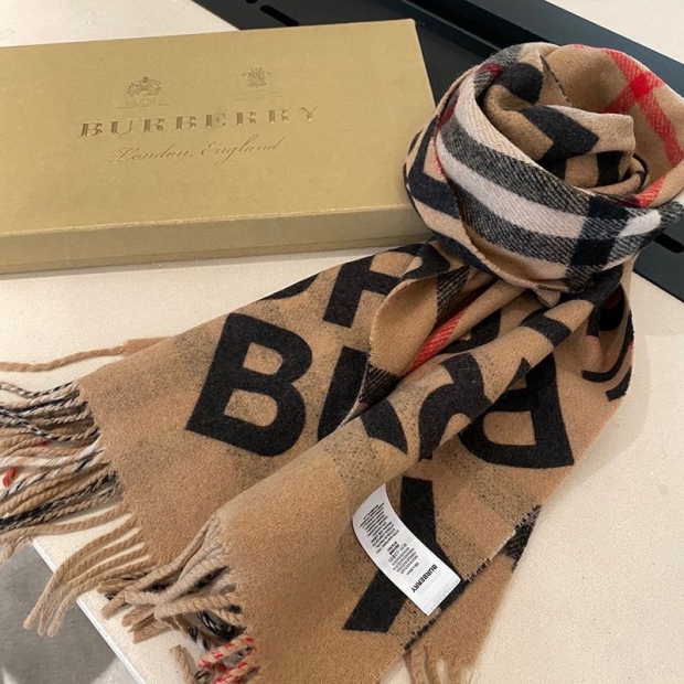 New Burberry Reversible Check Cashmere Scarf on Sale - Replica Bah63945