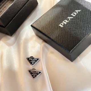 Beautiful fake Prada symbol earrings puf62871