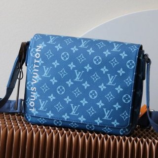 Louis Vuitton District Replica PM NV3 M23785