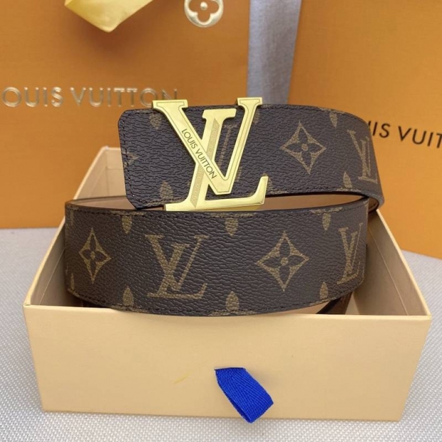 Love at first sight? Louis Vuitton replica Santur? LV initial 40MM reversible belt vun44476