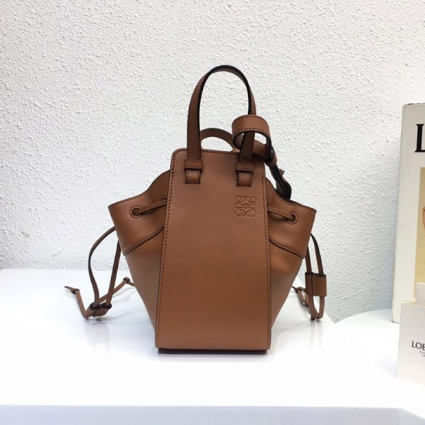 Want it? Super limited edition? Loewe Hammock replica drawstring shoulder bag 0010473155