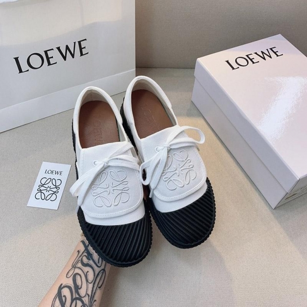 Very popular! Loewe Anagram Logo Copy Embroidered Flap Canvas Low Top loe60747