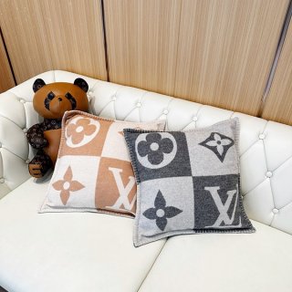 Louis Vuitton Coussin Checkmate Replica 2 Colors vua98451