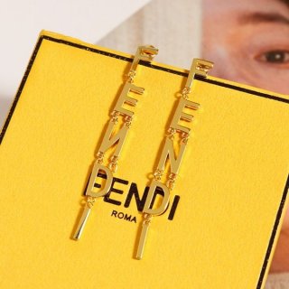 Sold out and popular ☆ Elegant Fendi FENDI letter earrings replica feo87513
