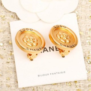 A glamorous look with Chanel coco Vintage earrings replica she30768