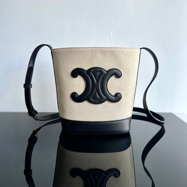 Love at first sight? Celine Small Bucket Cuir Triomphe Shoulder Bag Replica Cej14652
