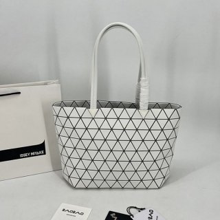 BAOBAO ISSEY MIYAKE Carton Metallic Bag baz43693, loved by many celebrities