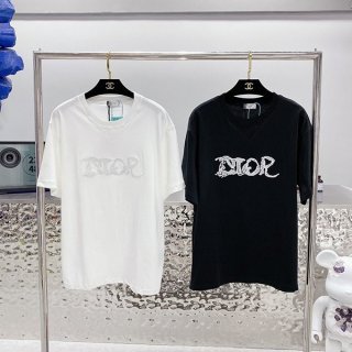 A battle to get it? Dior T-shirt replica cotton black & white ded36856