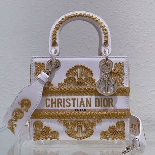 Love at first sight? Lady Dior replica LADYD-LITE gold logo medium dev07892