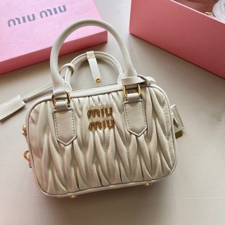 Competitive battle? Miu Miu handbag replica myh52533