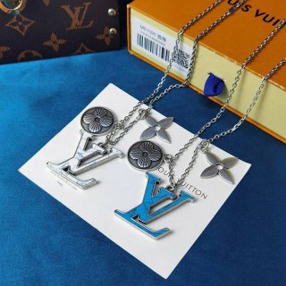 The hottest topic! Louis Vuitton LV logo necklace replica in two colors vuh37902