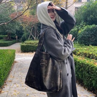 Stylish and cute Miu Miu leather handbag replica black myf79613