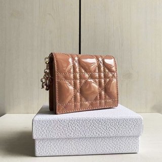 Love at first sight? Lady Dior replica mini wallet patent calfskin bi-fold S0178OVRB_M49P