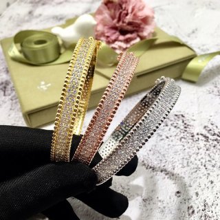 Very popular!! New color Van Cleef & Arpels Perlée Clover Bracelet Replica Medium Model vat64300