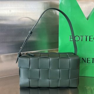 Bottega Veneta Cassette Crossbody Bag Replica [Popular Item] bob59000