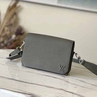Perfect as a gift: Louis Vuitton wearable wallet shoulder bag replica M82086