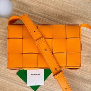 The most popular Bottega Veneta Cassette Crossbody Copy Bag boa22633