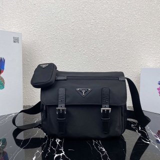 Classic and popular Prada lightweight nylon shoulder bag replica? puy71349
