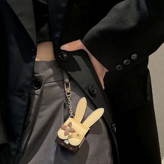 I definitely want it! Cute? Louis Vuitton AirPods Pro case copy vum65135