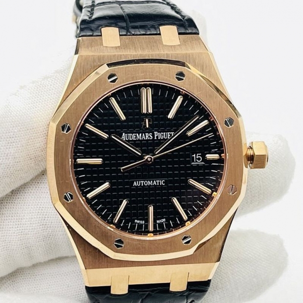 The most popular Audemars Piguet Royal Oak replica 15400OROOD002CR01