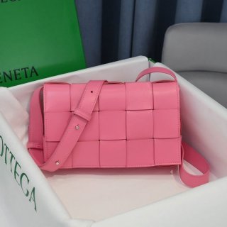 The hot topic! Bottega Veneta Cassette Replica Crossbody Bag bom18046